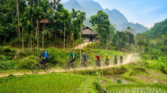 12 DAY NORTHERN VIETNAM CYCLING TOURS | XUAN SON - MOC CHAU - MAI CHAU - PU LUONG