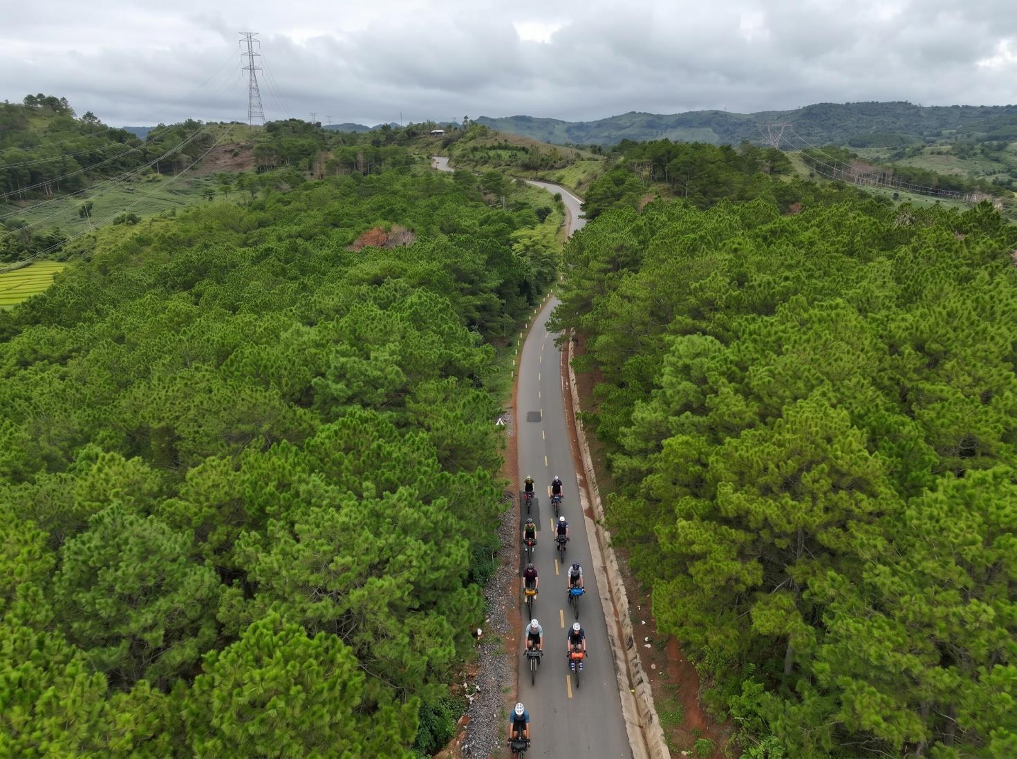 10 DAY CENTRAL VIETNAM CYCLING TOURS | DMZ, PHONG NHA CAVES, TULAN ADVENTURE