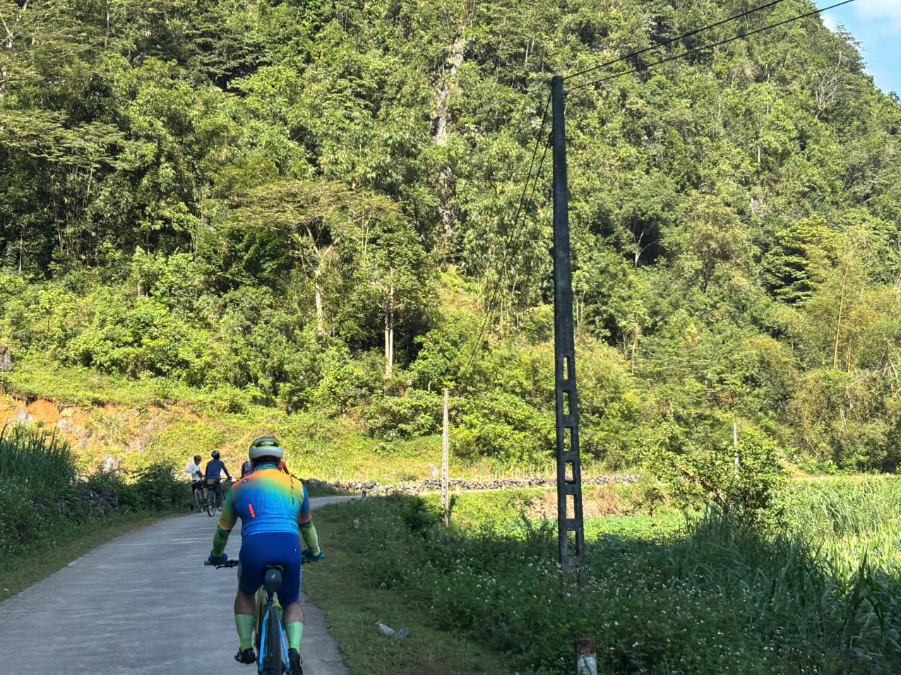 7 DAY BA BE - CAO BANG LOOP CYCLING TOURS | NORTHERN VIETNAM ADVENTURE