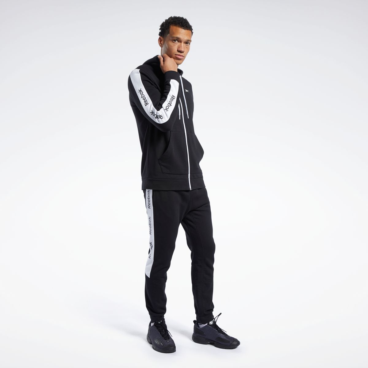 Reebok Chính Hãng Bộ Thể Thao Reebok Essential Linear Logo Tracksuit Blakc/White JapanSport- FP8159