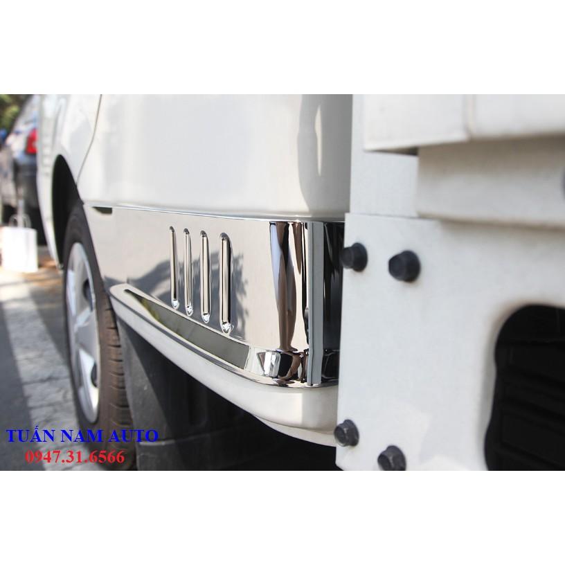 ỐP CRÔM TAI SAU 4 VẠCH XE TẢI HYUNDAI PORTER CABIN KÉP