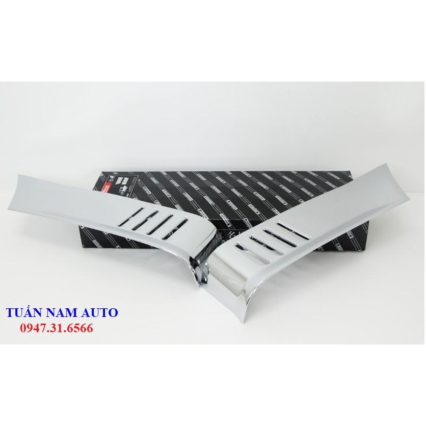 ỐP CRÔM TAI SAU 4 VẠCH XE TẢI HYUNDAI PORTER CABIN KÉP