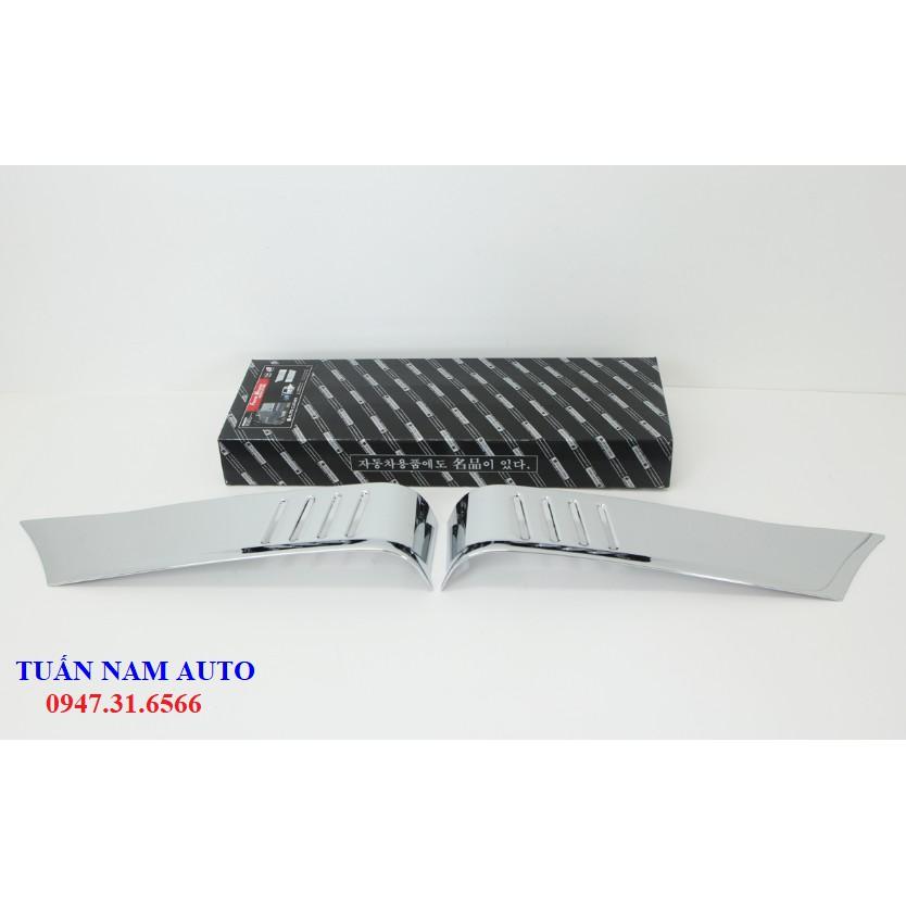 ỐP CRÔM TAI SAU 4 VẠCH XE TẢI HYUNDAI PORTER CABIN KÉP