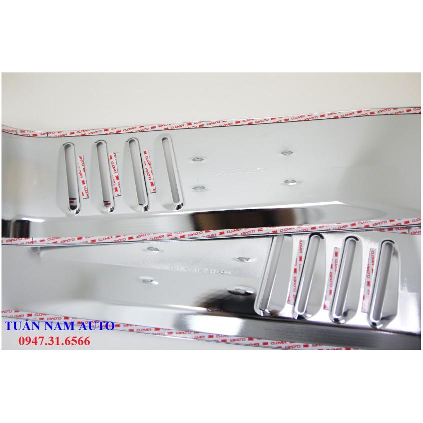 ỐP CRÔM TAI SAU 4 VẠCH XE TẢI HYUNDAI PORTER CABIN KÉP