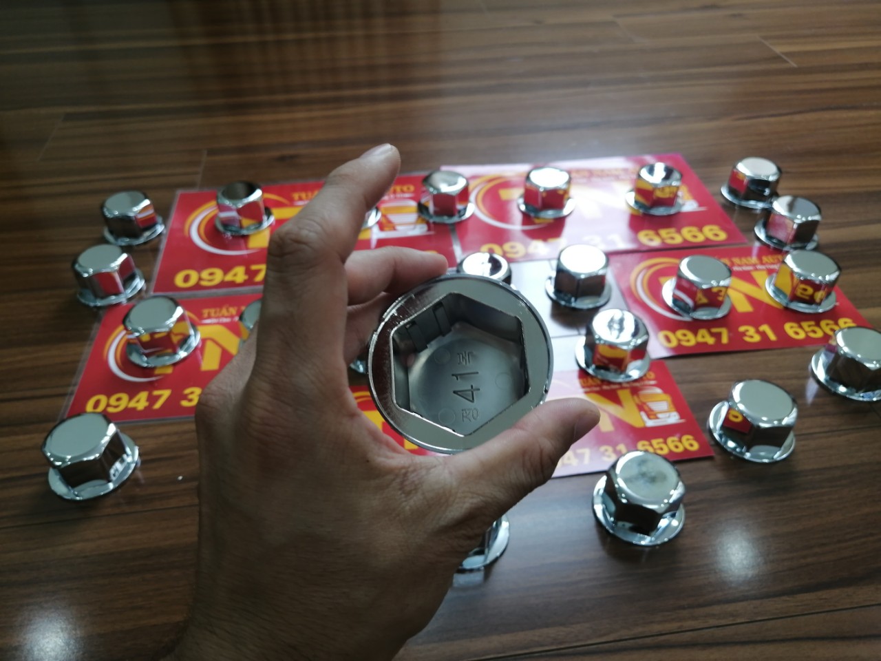 Chụp Ốc Tắc Kê Cỡ 41 cho xe Kia K250, Kia 1.4 Tấn (Hàng Mobis Xịn)