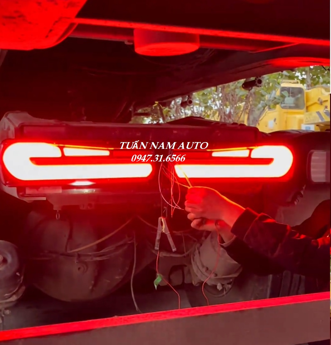 Đèn Led Hậu Sau Xe Tải BM 6 Chế Độ Sáng Điện 12V 24V