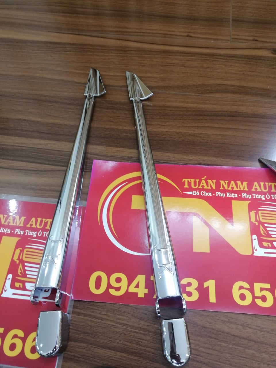 ỐP CẦN GẠT MƯA XE TẢI KIA 1,4 TẤN K3000S, K165, K2700, K190 CHROME