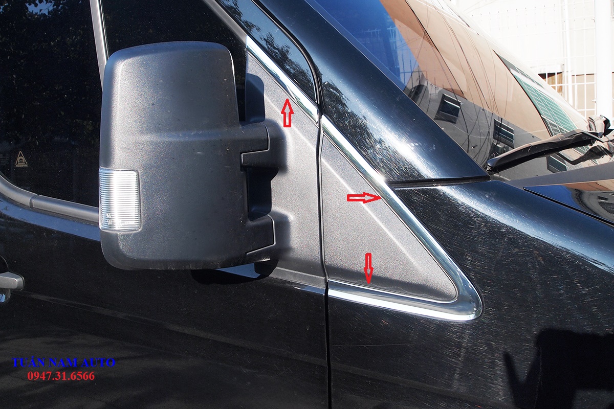 ỐP TAM GIÁC KÍNH CỐ ĐỊNH TRƯỚC XE SOLATI