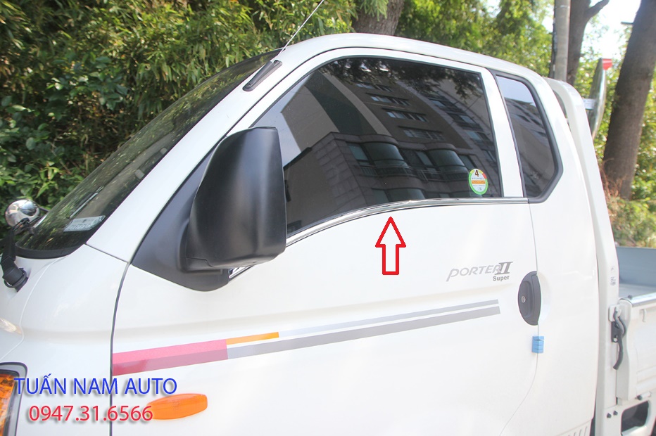 [HN] NẸP CHÂN KÍNH KIẾNG XE TẢI HYUNDAI H150, H100, PORTER II