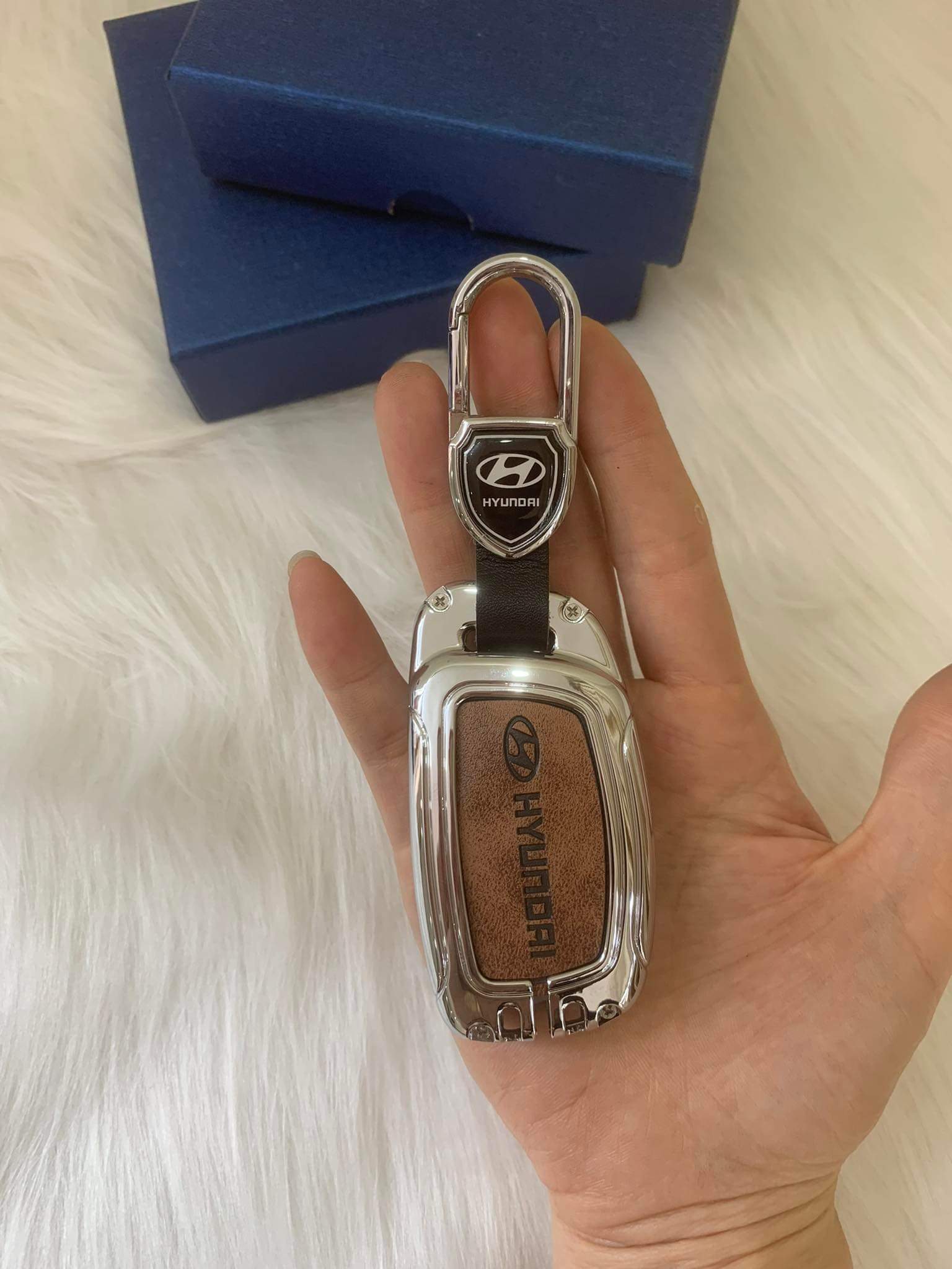 Ốp khóa xe I10, Creta, Elantra, Tucson, Stargazer Hyundai Hợp Kim Da Bò