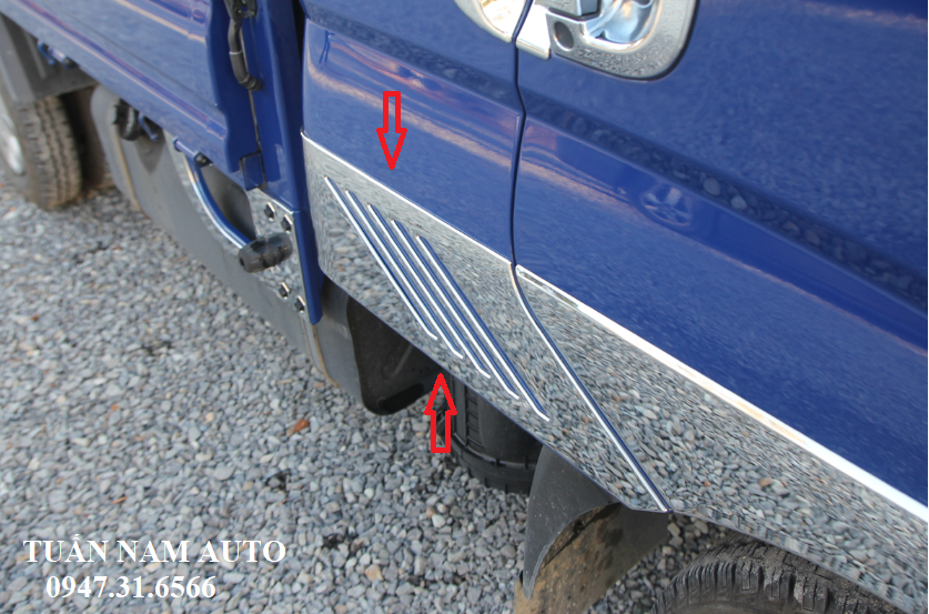 Ốp Trang Trí Tai Xe Sau Xe Tải Kia K250/K200/Bonggo III