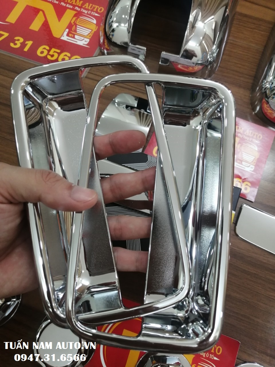 ỐP TAY MỞ NẮM CỬA XE TẢI KIA 1.4 TẤN K3000S K165 K2700 K190