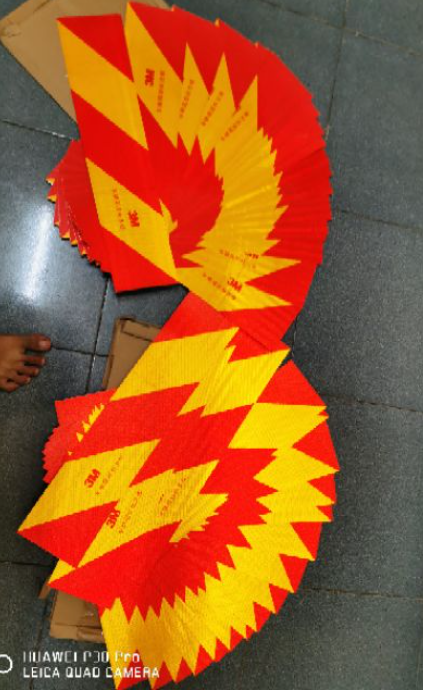 Tấm Miếng Nhôm Dán Phản Quang HÔNG, SAU THÙNG XE TẢI