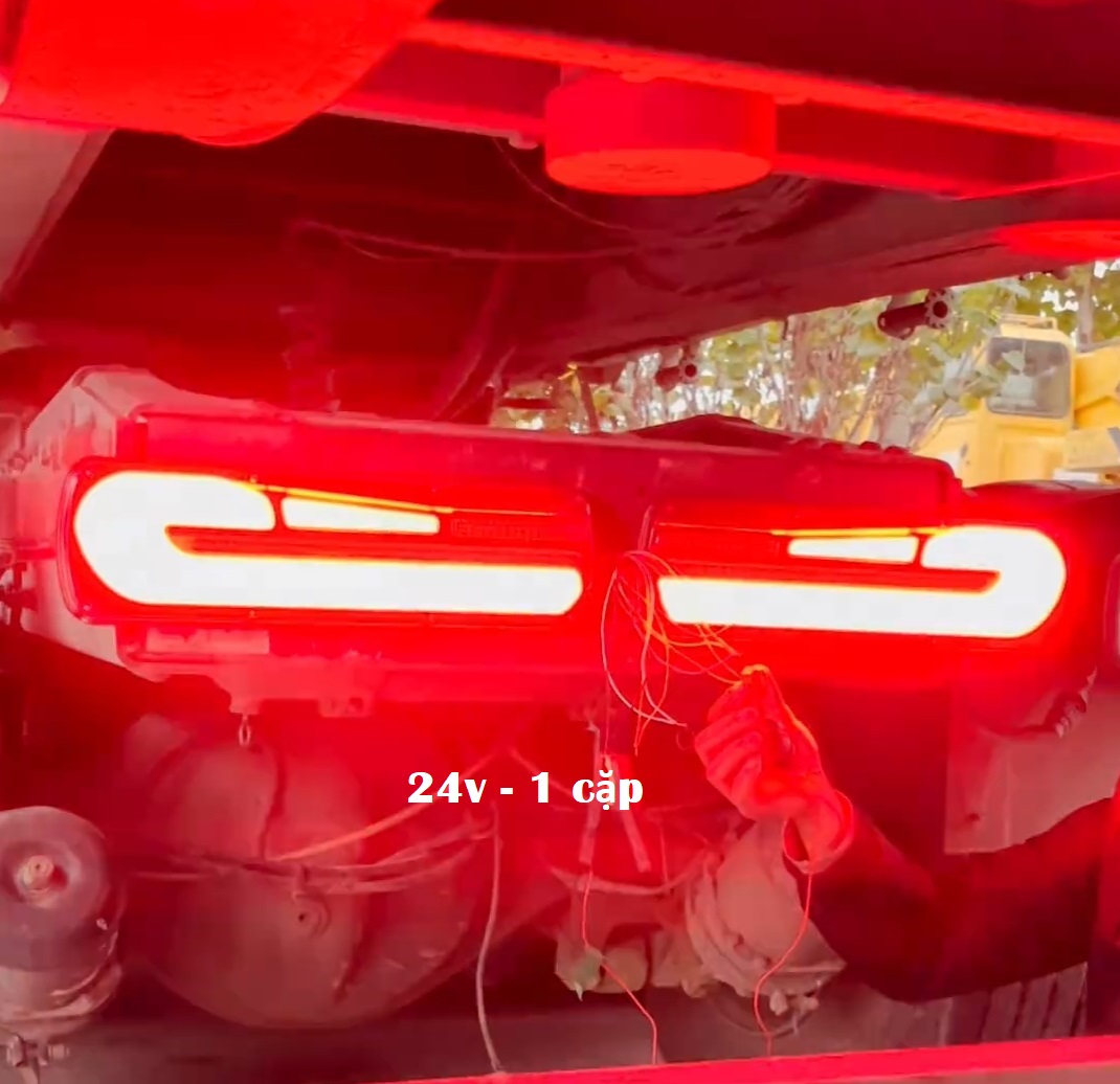 Đèn Led Hậu Sau Xe Tải BM 6 Chế Độ Sáng Điện 12V 24V