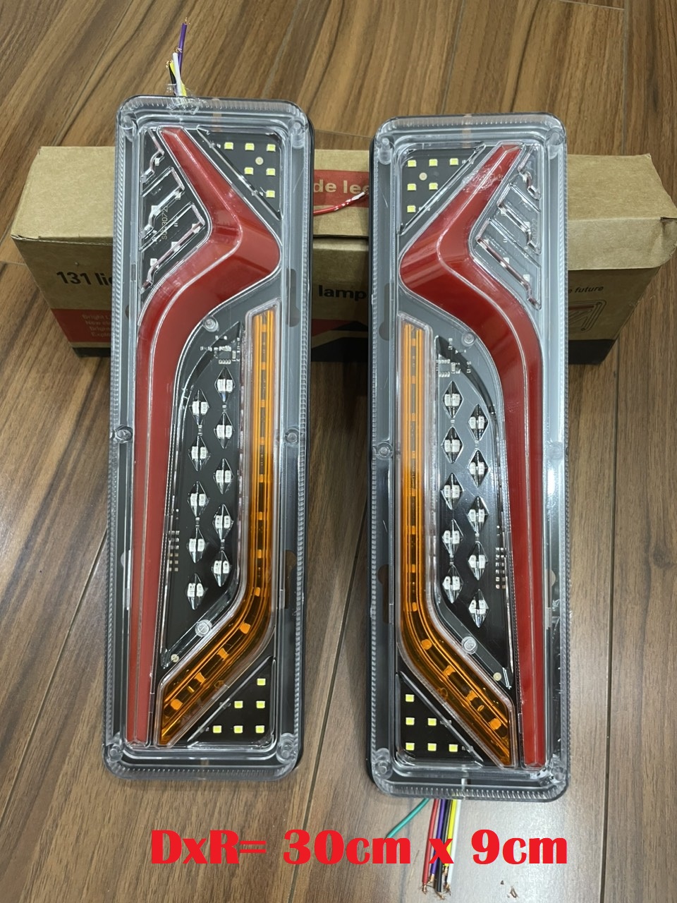 Đèn Led Hậu Sau Cánh Chim Universe Xe Tải Ben Đầu kéo