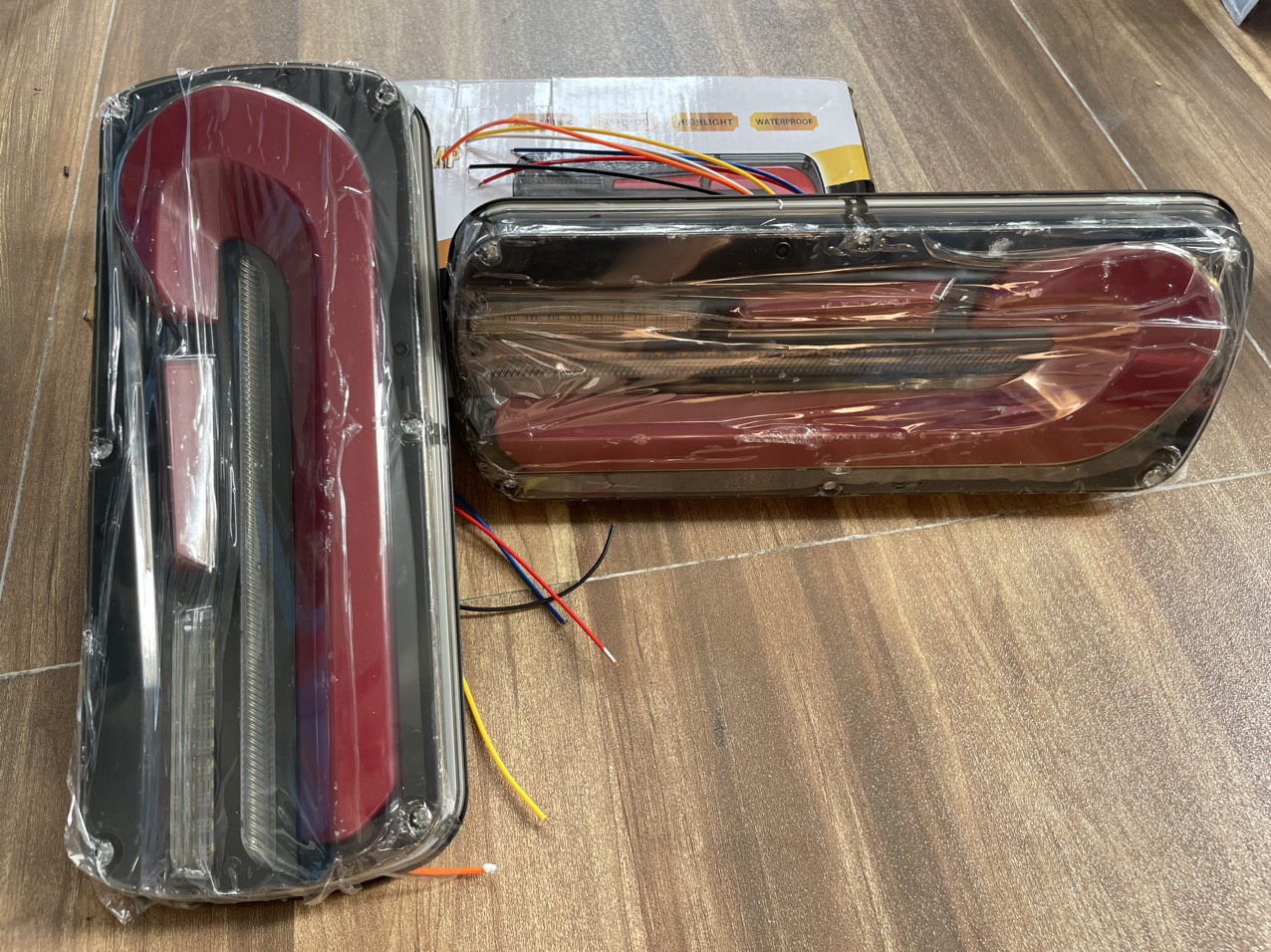 Đèn Led Hậu Sau Xe Tải BM 6 Chế Độ Sáng Điện 12V 24V