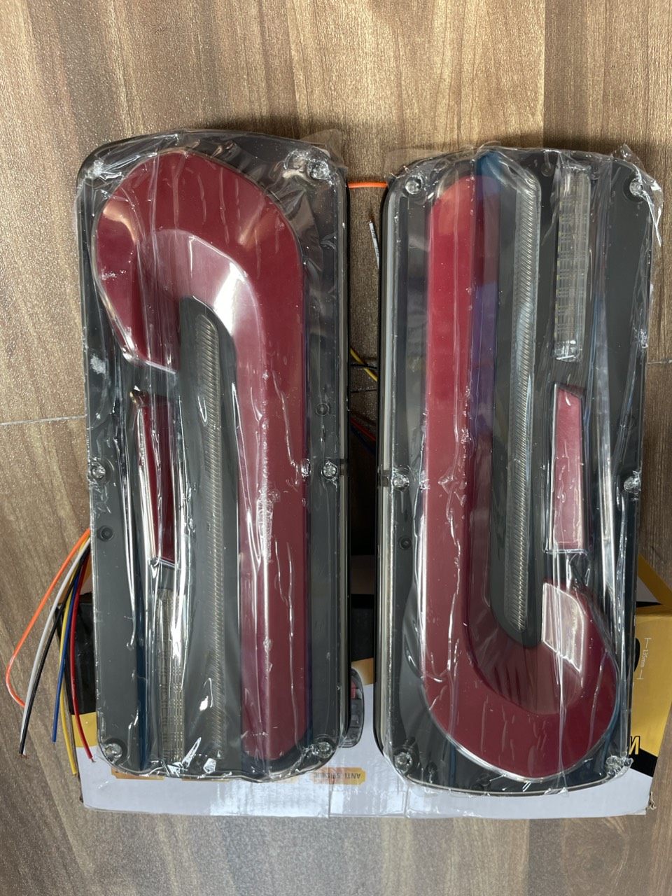 Đèn Led Hậu Sau Xe Tải BM 6 Chế Độ Sáng Điện 12V 24V