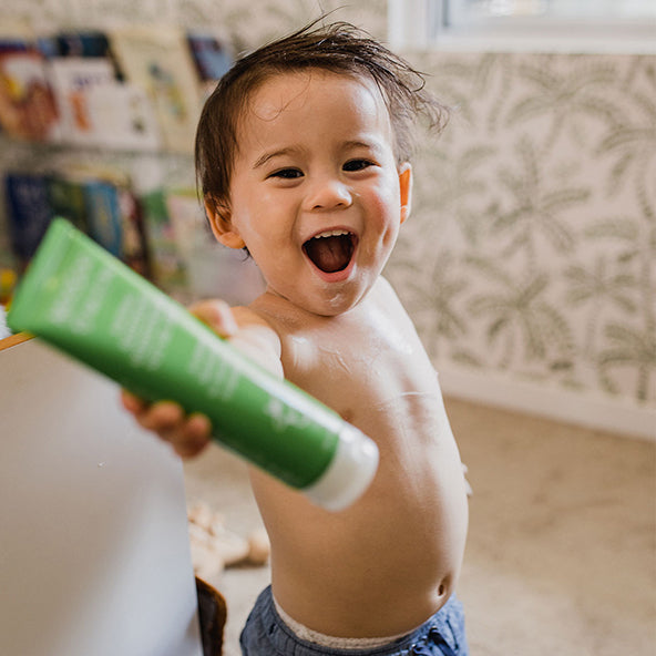 Kem Dưỡng Ẩm Làm Dịu Da MooGoo Baby And Child Không Chứa Dầu Hạt 120g - MooGoo Baby And Child Soothing Moisturiser Nut Oil Free 120g