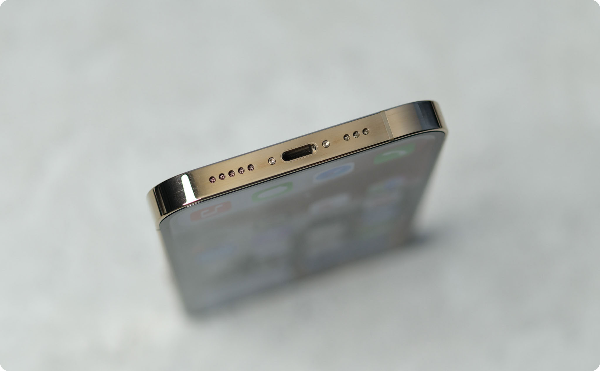 Bắc Ireland có thể sẽ cấm iPhone dùng cổng Lightning nếu châu Âu thông qua dự luật