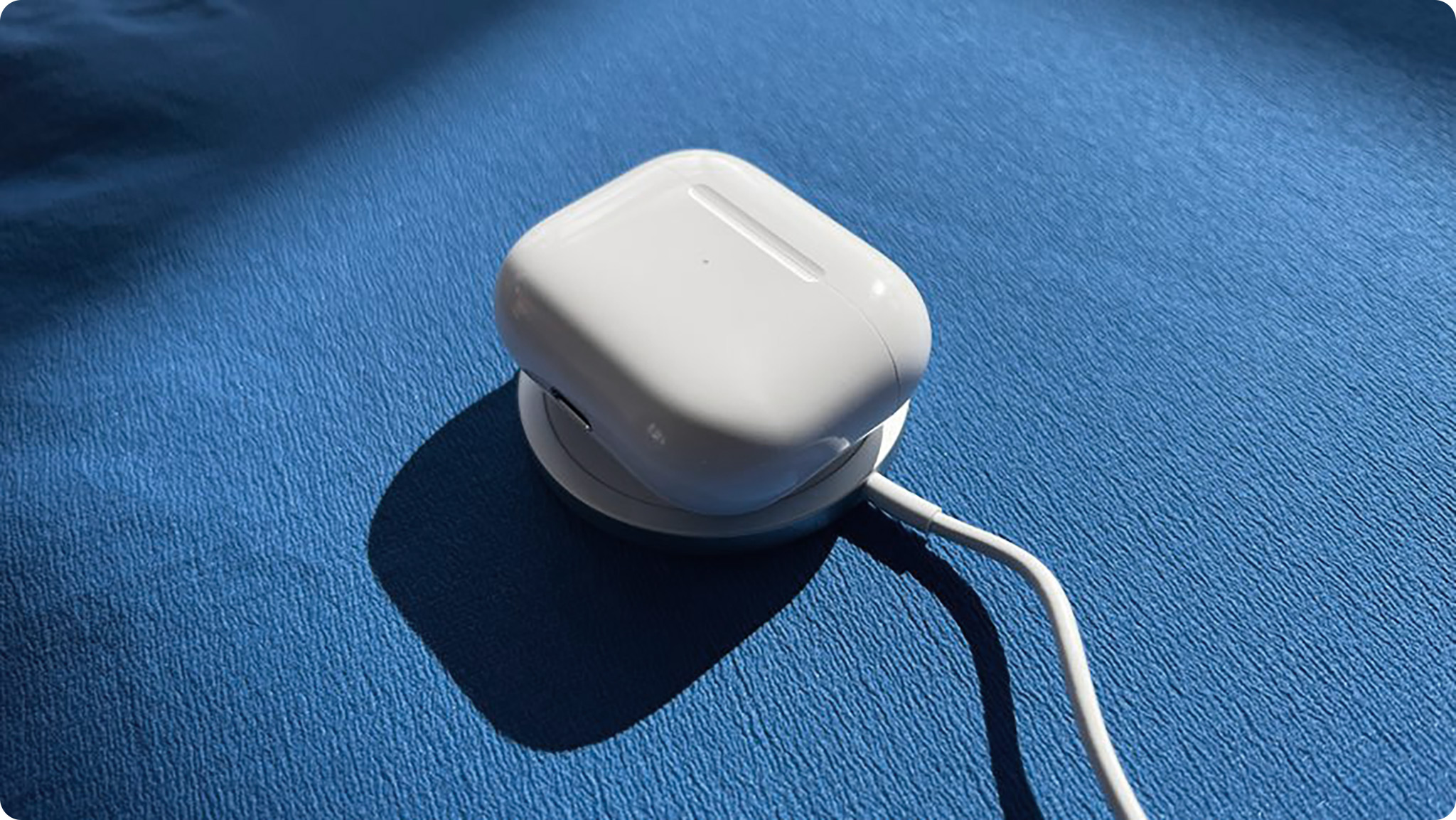 Apple cập nhật firmware mới cho AirPods, sạc MagSafe