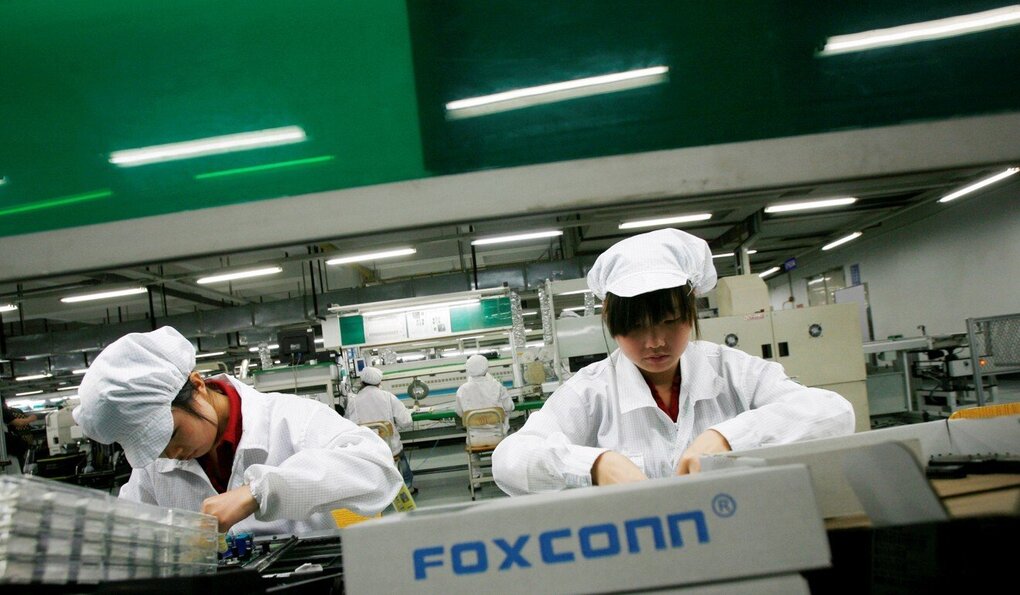 Đối tác Apple 'tranh giành' công nhân sản xuất iPhone 13