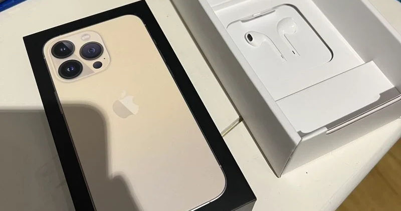 Người mua iPhone 13 series tại Pháp vẫn nhận được tai nghe EarPods