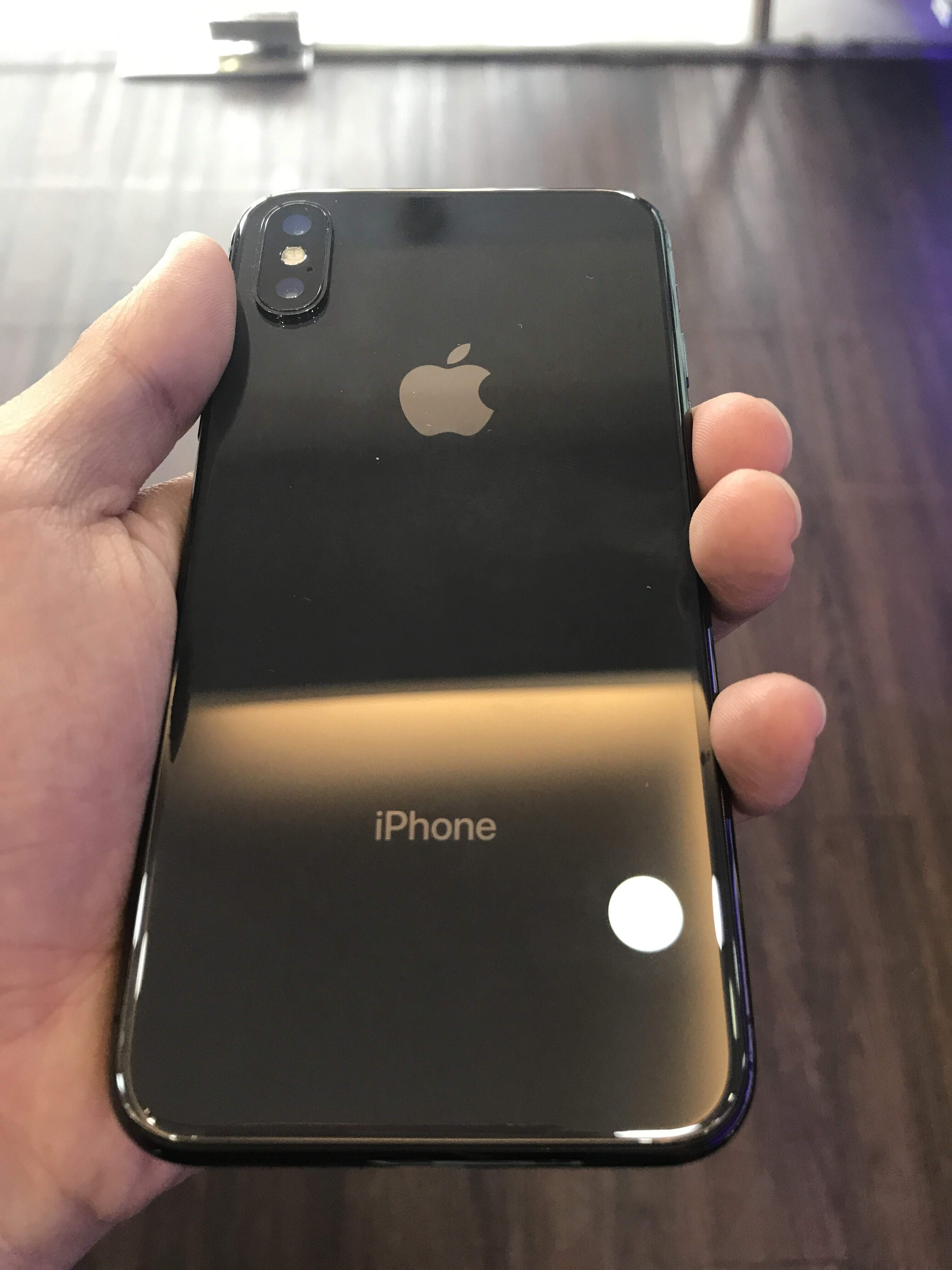Đây là chiếc iPhone X độc nhất vô nhị, chưa từng được Apple ra mắt