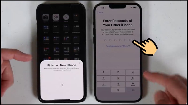 Tiến hành nhập mật khẩu của iPhone cũ vào iPhone mới.