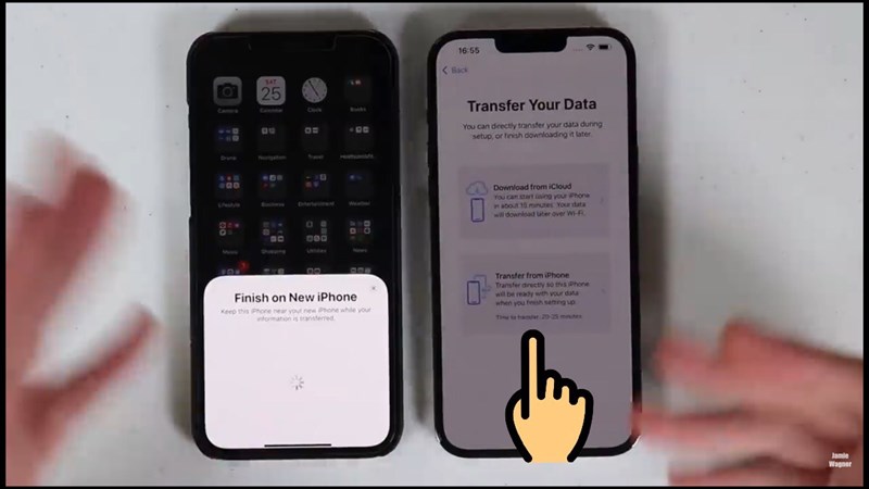 Nhấn chọn Transfer from iPhone (Chuyển từ iPhone) để tiến hành việc chuyển dữ liệu sang iPhone mới.