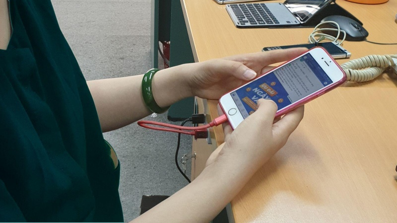 Vừa sạc iphone vừa dùng gây nguy hiểm cho iphone và người sử dụng