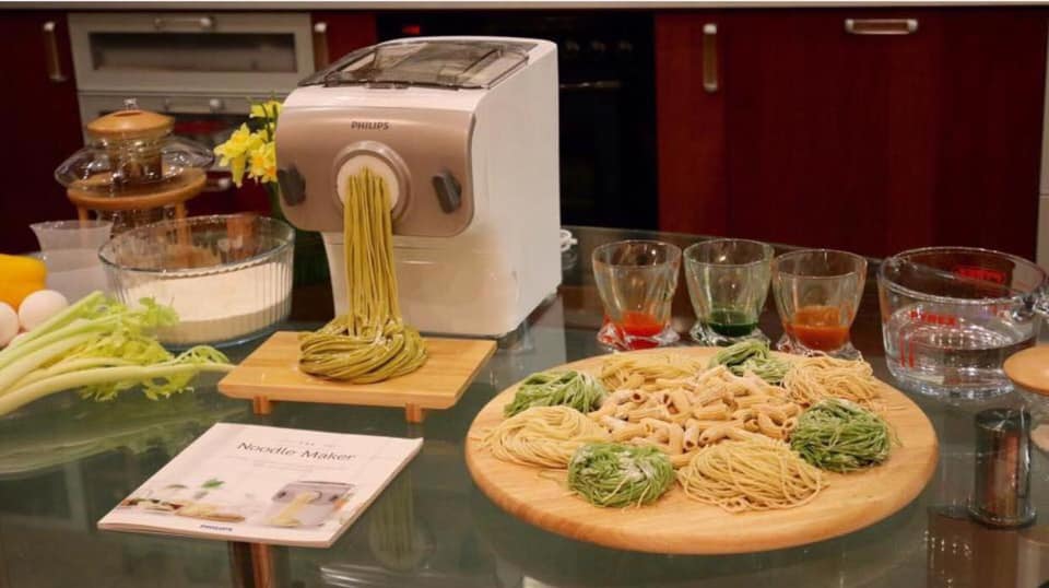 MÁY LÀM MÌ , BÚN, PHỞ, NUI PHILIPS (6 khuôn mì) HR2381/05