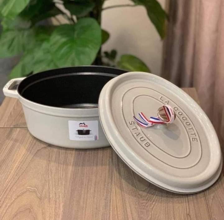 Nồi gang đúc Staub oval