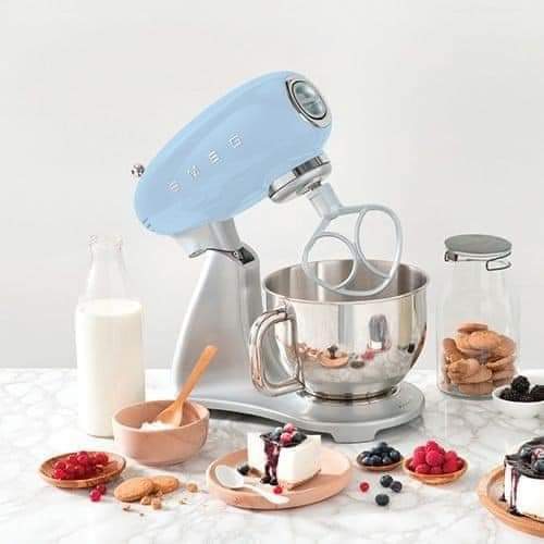 Máy trộn bột smeg SMF02PBEU