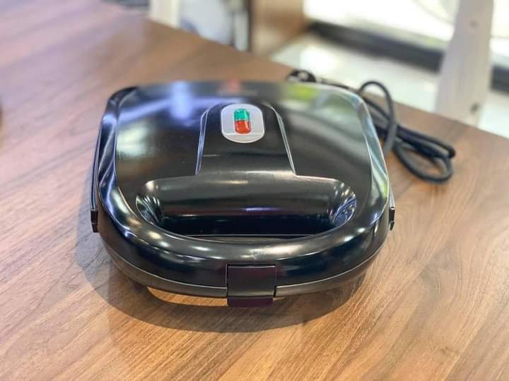 Máy kẹp bánh mỳ Silvercrest sswm 700 B1