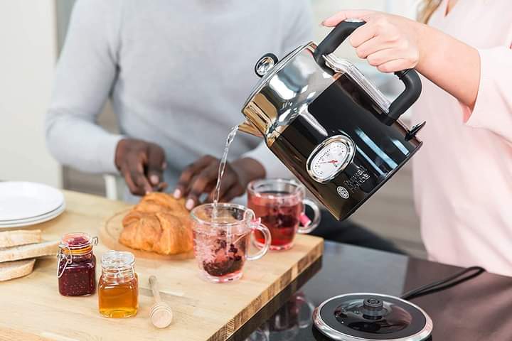 Ấm đun nước siêu tốc Russell Hobbs Retro