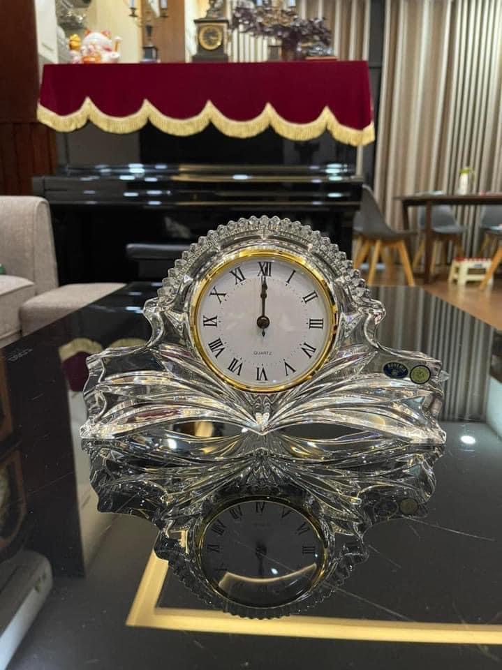 Đồng hồ pha lê để bàn Bohemia