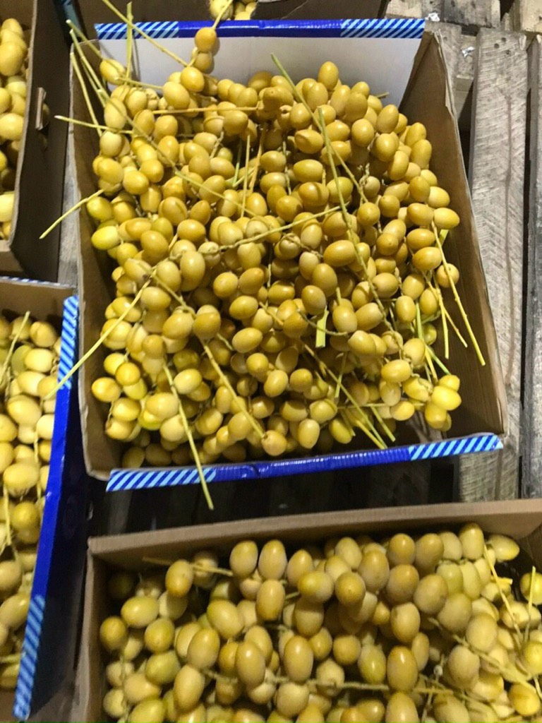 Chà là vàng tươi