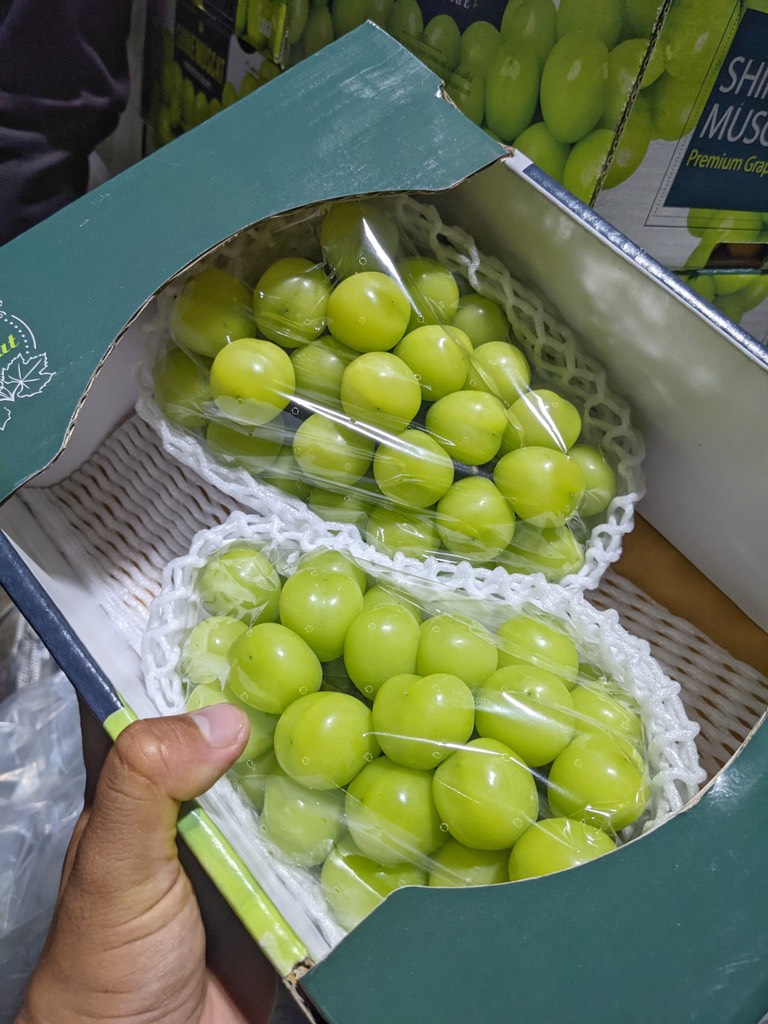 Nho xanh Shine Muscat