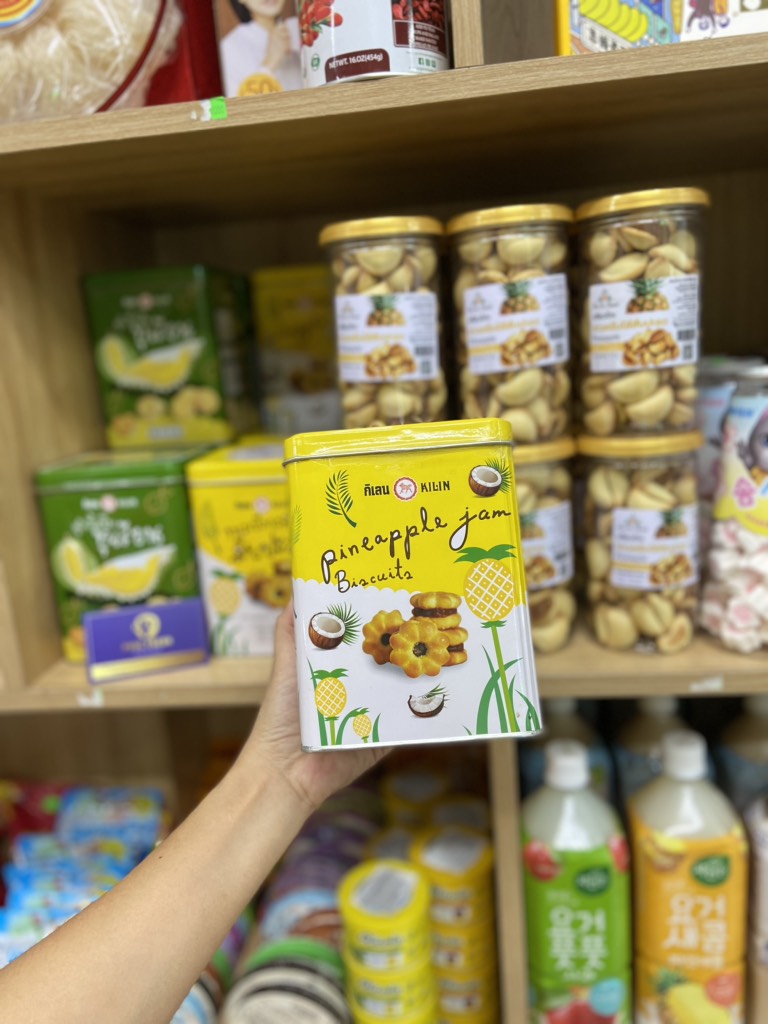 Bánh quy dừa hoa mai hộp thiếc Thái (Dứa/Sầu riêng)