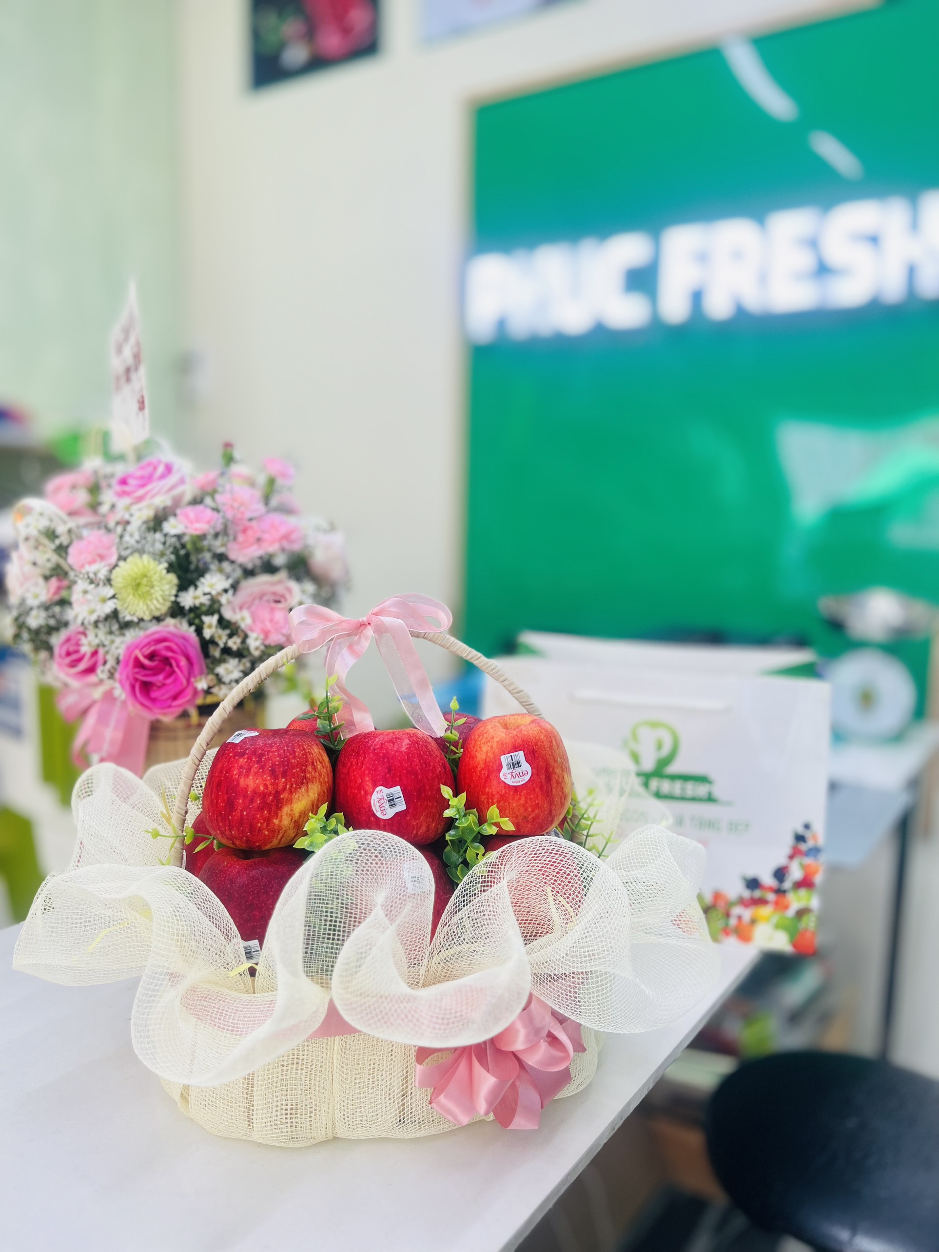 Giỏ quà tặng trái cây cao cấp voan 900