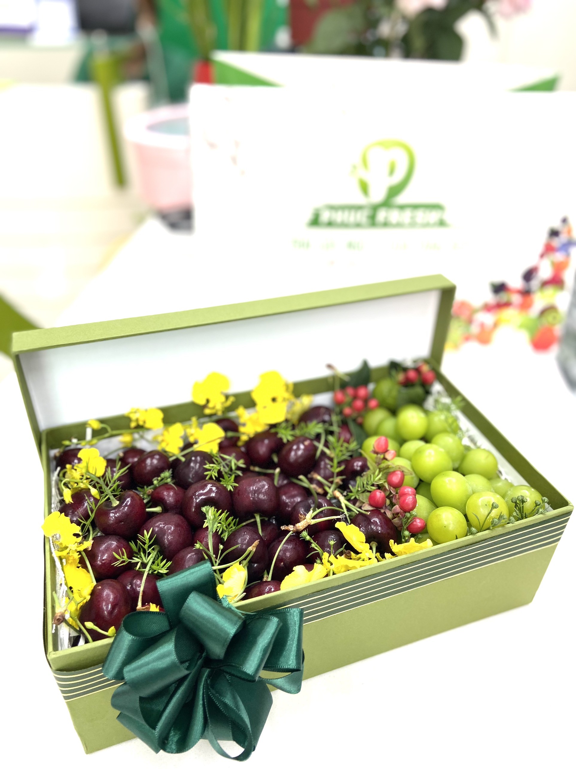 Hộp quà tặng trái cây cao cấp hoa tươi 6002