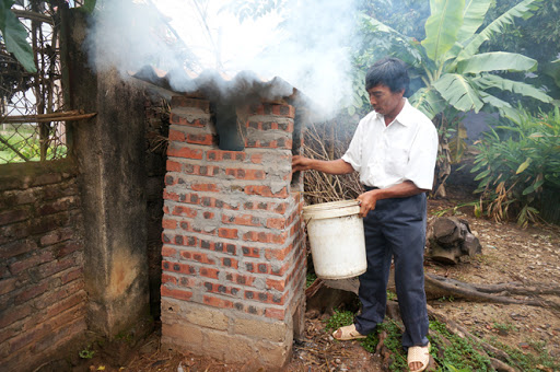 Lò đốt rác truyền thống sản sinh nhiều khói bụi độc hại