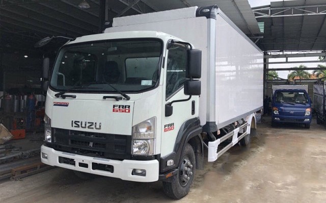 Isuzu FRR90LE4 6.5 tấn thùng bảo ôn