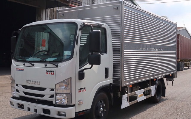 Isuzu NMR85HE4 1.9 tấn thùng kín