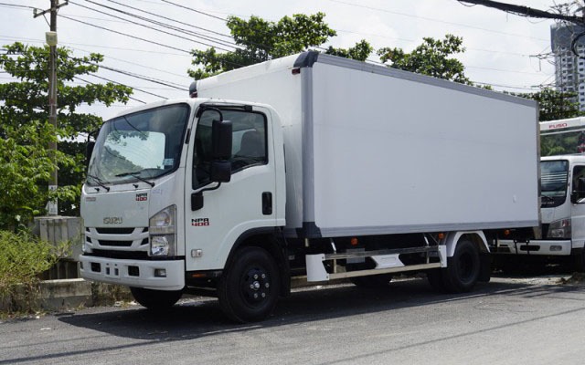 Isuzu NPR85KE4 4 tấn thùng bảo ôn