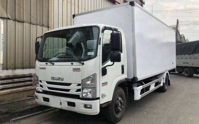 Isuzu NQR75LE4 5.5 tấn thùng bảo ôn