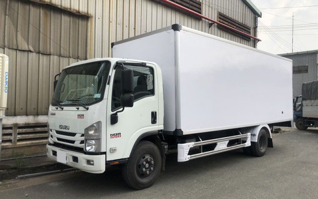Isuzu NQR75ME4 5.5 tấn thùng bảo ôn