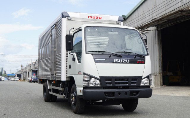 Isuzu QKR77HE4 2.9 tấn thùng kín