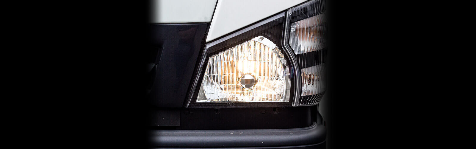 Isuzu QKR77HE4 2.9 tấn thùng kín