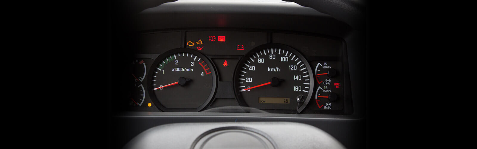 Isuzu NPR85KE4 4 tấn thùng bảo ôn